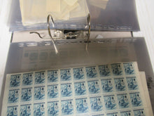 Charger l'image dans la galerie, 100 neue originalverpackte Hüllen für Briefmarkenbögen